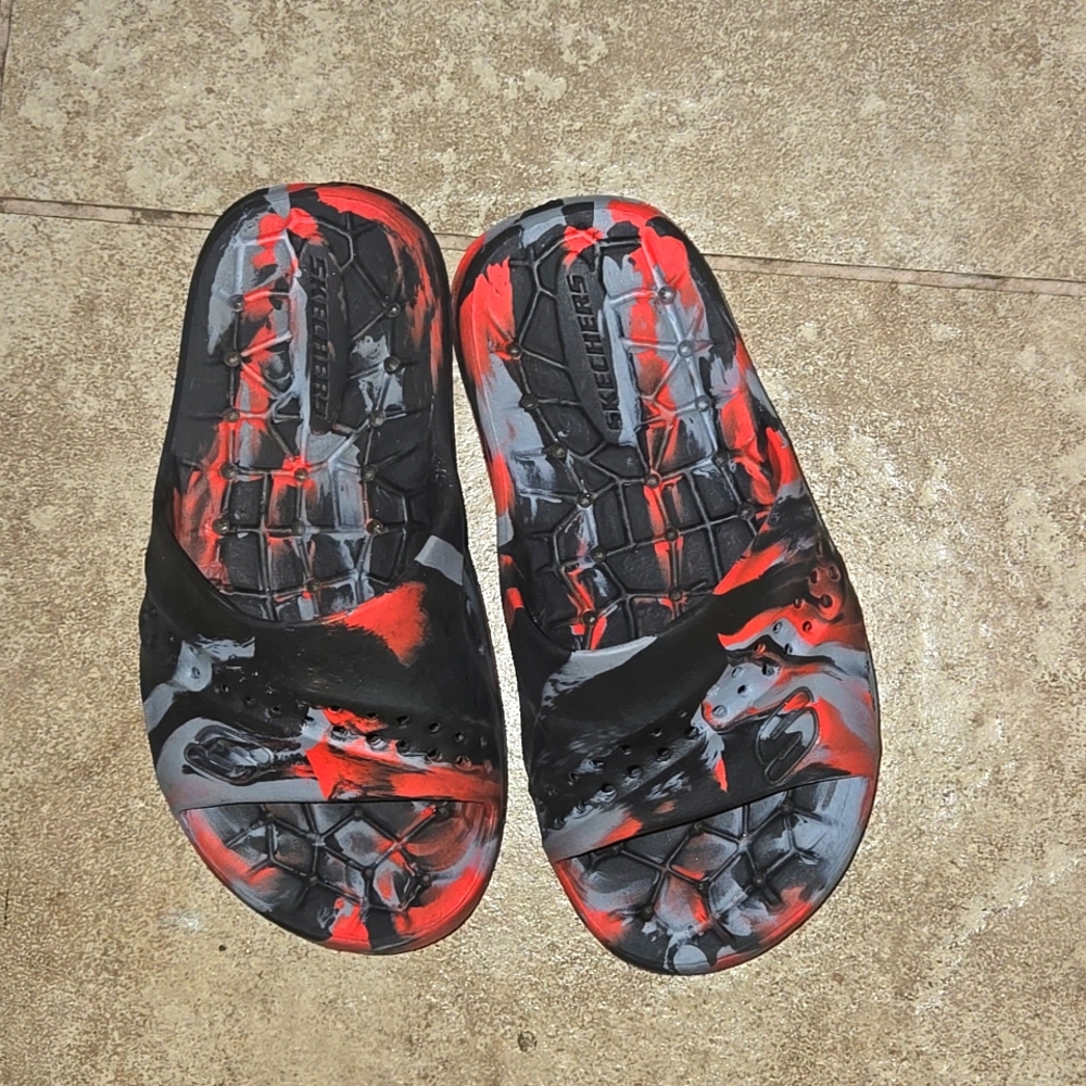 Sketchers slides size 12